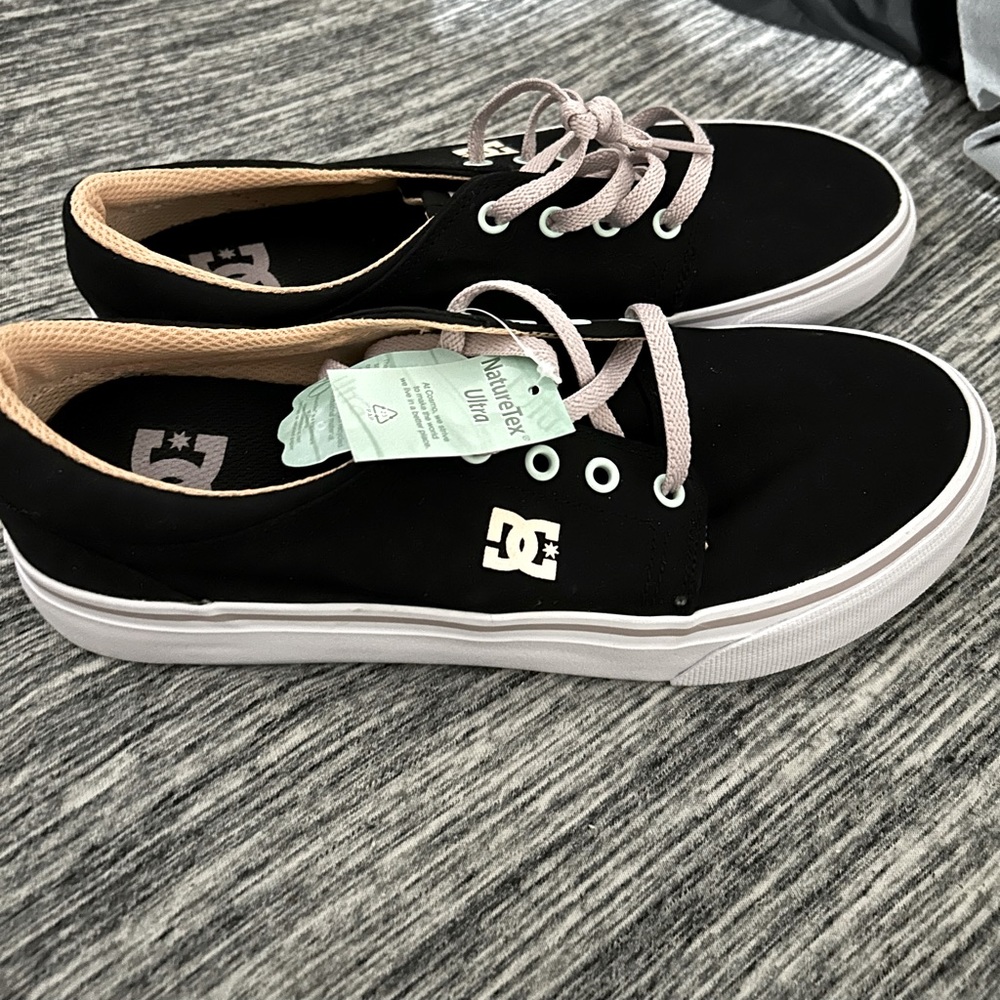NWT SIZE 10 WOMANS DC